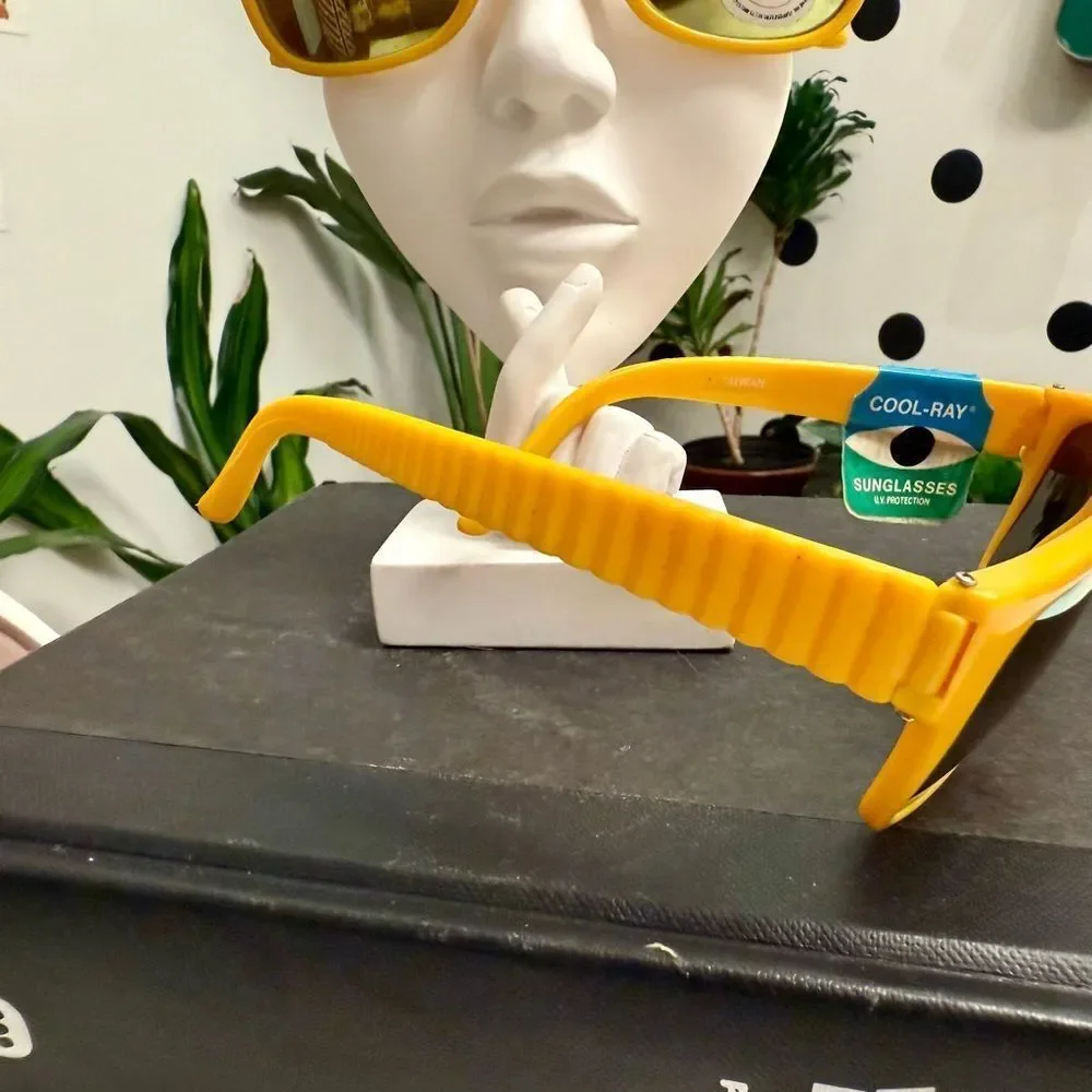 Super Cool True Vintage 1970s Yellow 3D Geometric Ribbed Unisex Sunglasses